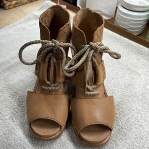 Sorel Joanie Lace Wedge Sandals Saddle Brown Peep Toe Women's Size 8